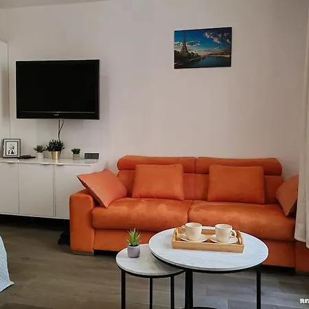 Champs Elysees Apartman *